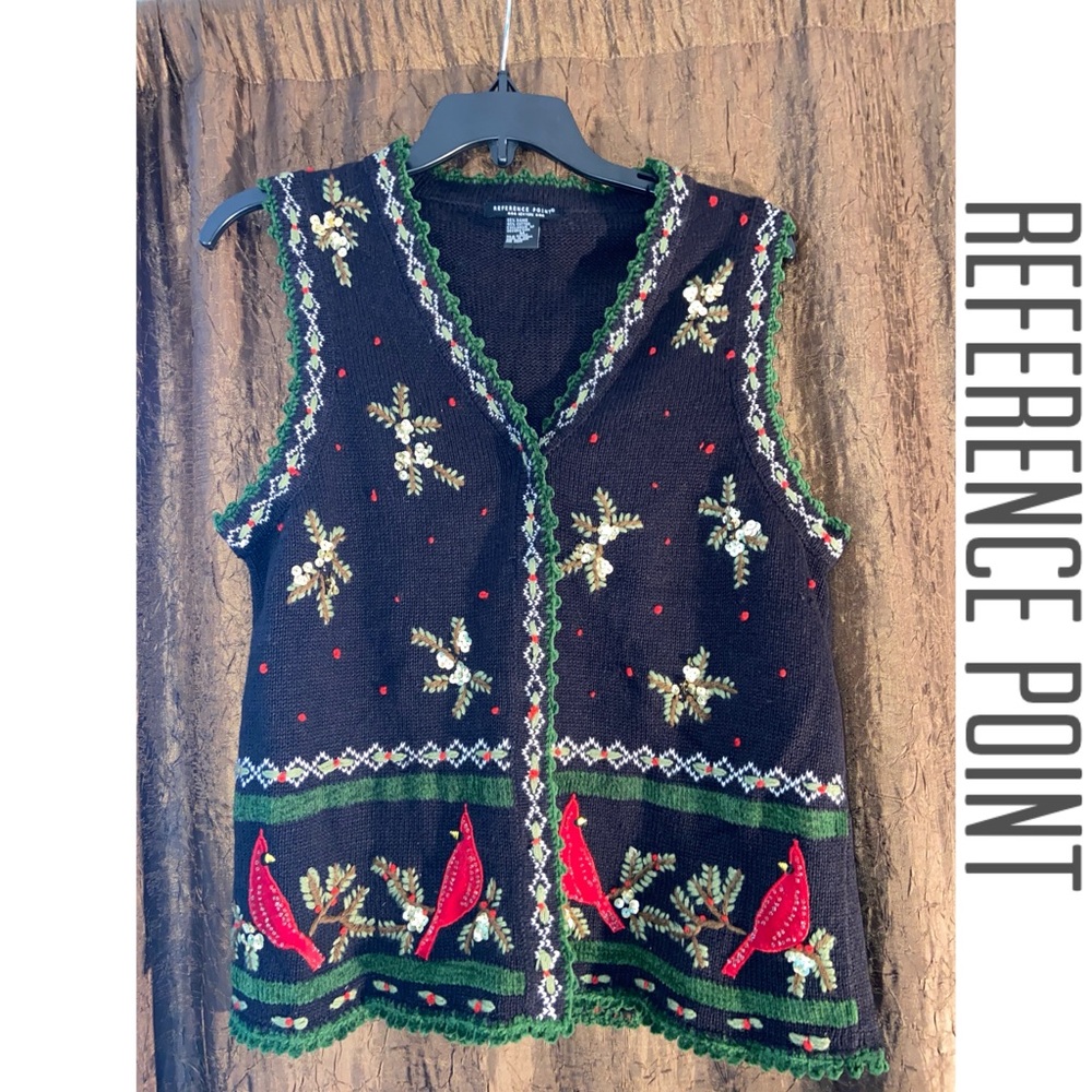 Reference Point New York~Cardinal Christmas Sweater Vest~Size M~Snap closure~EUC